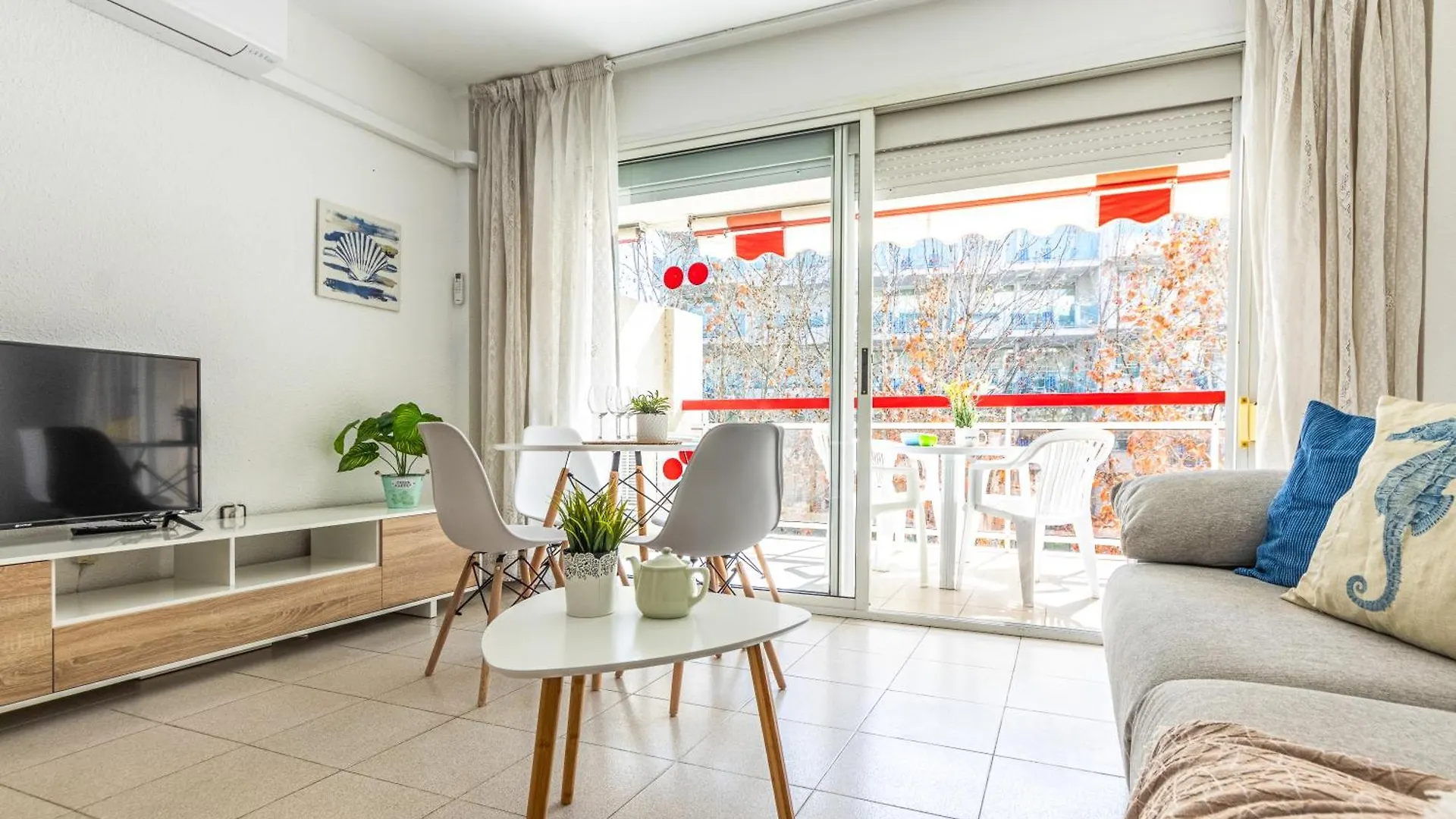 Apartment Apartamentos Varadero Arysal Salou Spain